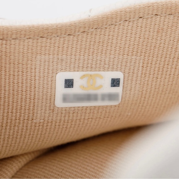 CHANEL 2022 FLAP CHAIN BAG - Picture 6 of 7